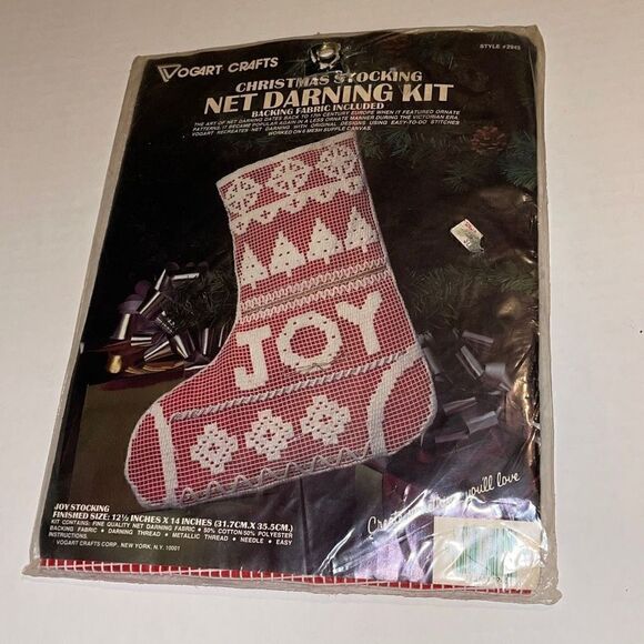 VOGART CRAFTS Christmas Stocking Bet Darning Kit Style #2945 - Picture 2 of 3